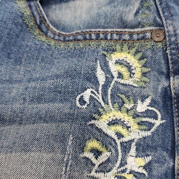 Harper Denim Distressed Embroidered Shorty Shorts Womens, Size 29 - Picture 7 of 7